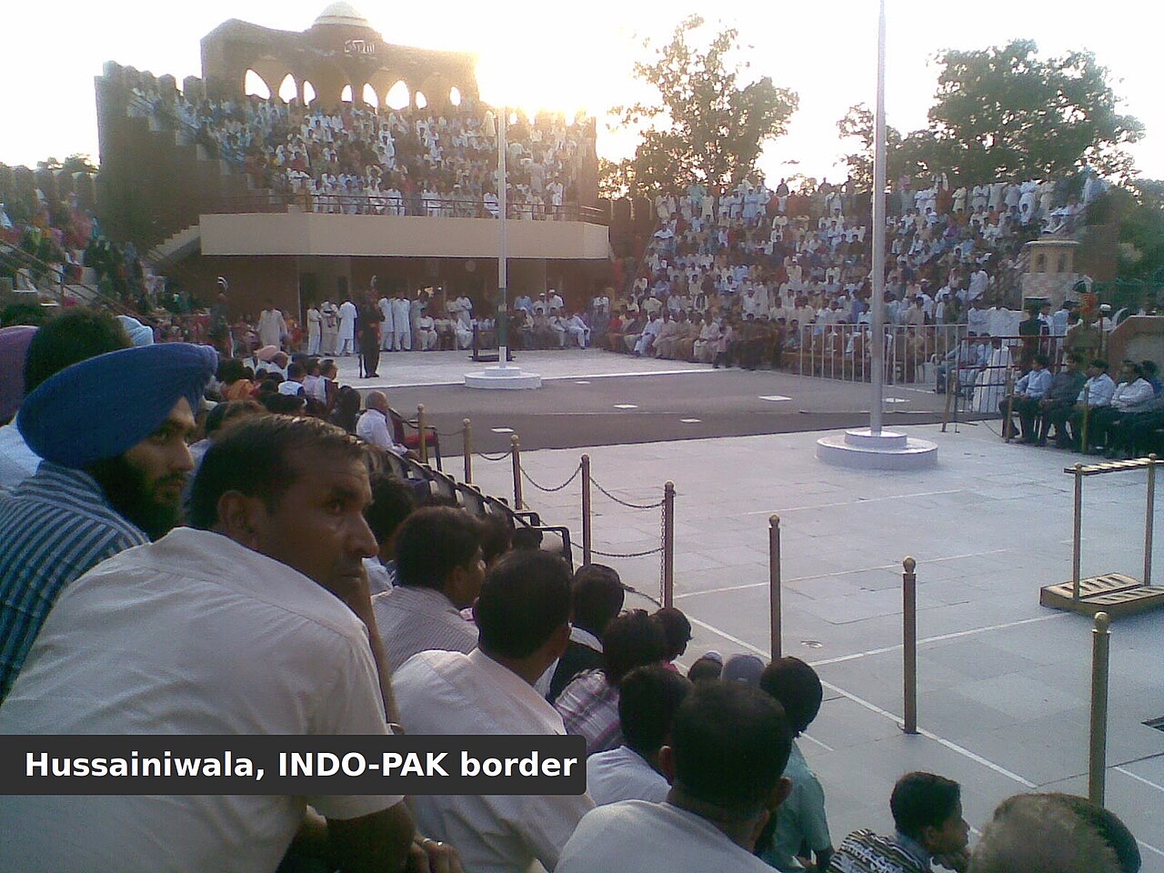 Retreat ceremony at the Hussainiwala border